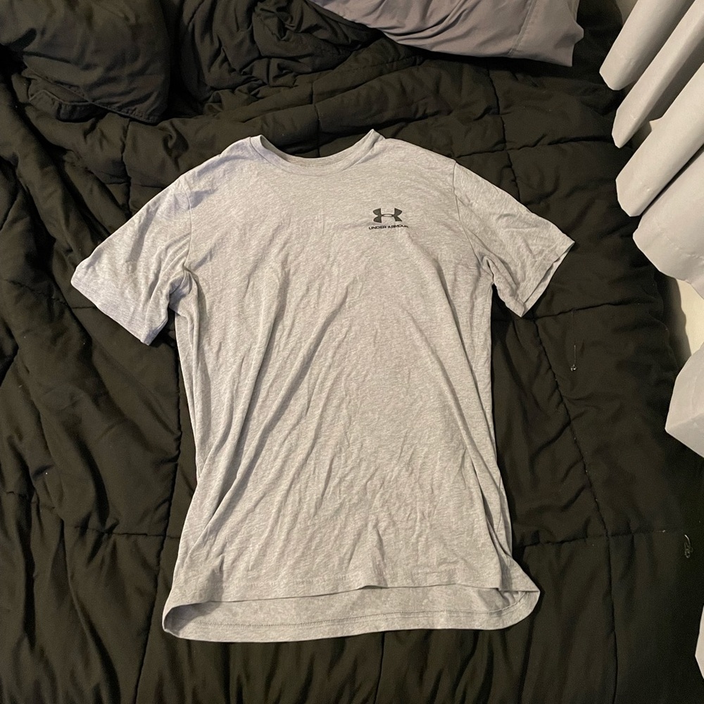 Gray Under Armour short sleeve shirt